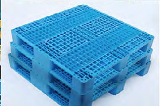 Plastic tray crushing